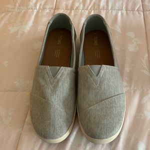 TOMS - size 11 - light gray slip on